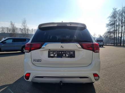 Mitsubishi - Outlander