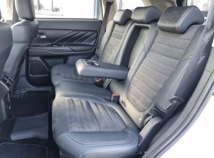 Mitsubishi - Outlander