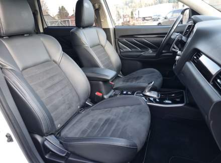 Mitsubishi - Outlander