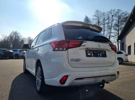 Mitsubishi - Outlander