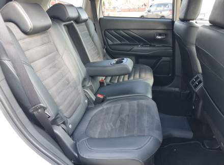 Mitsubishi - Outlander