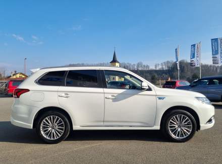 Mitsubishi - Outlander