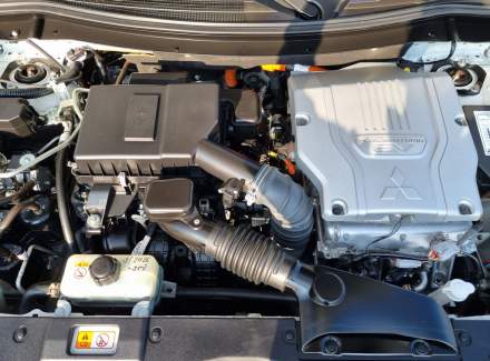 Mitsubishi - Outlander