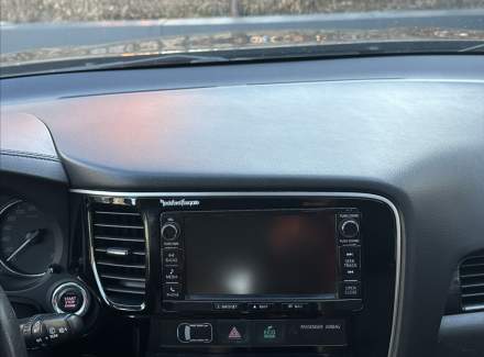 Mitsubishi - Outlander