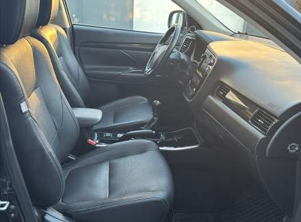 Mitsubishi - Outlander