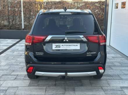 Mitsubishi - Outlander