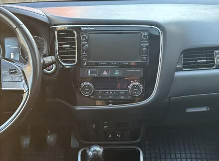 Mitsubishi - Outlander