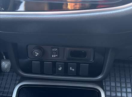 Mitsubishi - Outlander