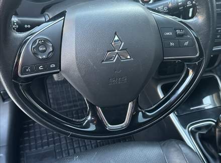 Mitsubishi - Outlander