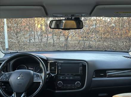 Mitsubishi - Outlander