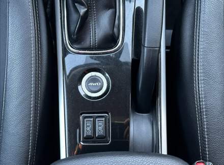 Mitsubishi - Outlander