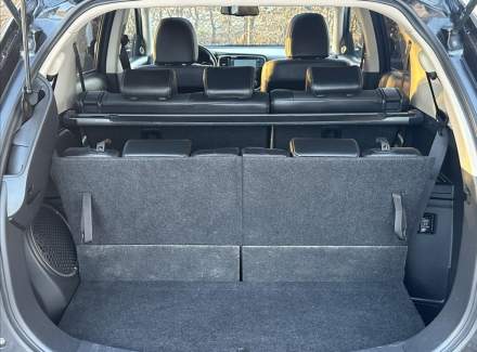 Mitsubishi - Outlander