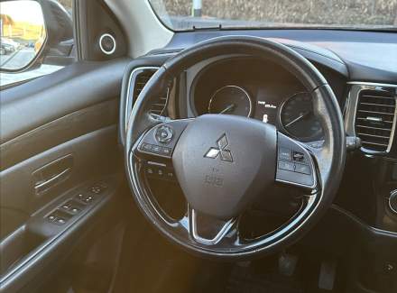 Mitsubishi - Outlander