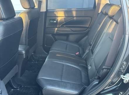 Mitsubishi - Outlander