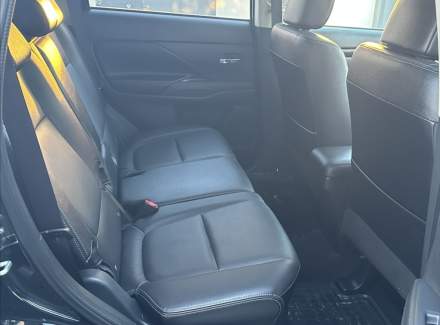 Mitsubishi - Outlander