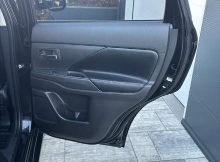Mitsubishi - Outlander