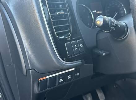 Mitsubishi - Outlander