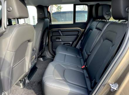 Land Rover - Defender