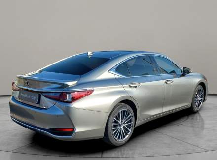 Lexus - ES