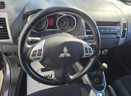 Mitsubishi - Outlander