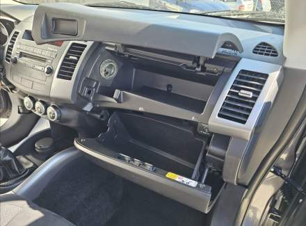 Mitsubishi - Outlander