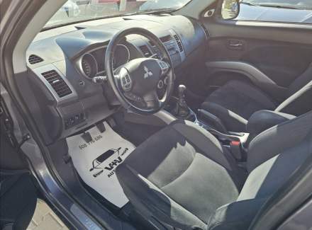 Mitsubishi - Outlander