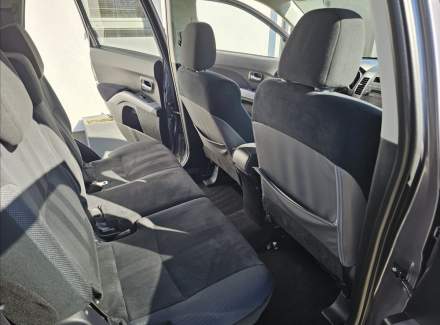 Mitsubishi - Outlander
