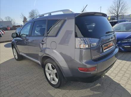 Mitsubishi - Outlander