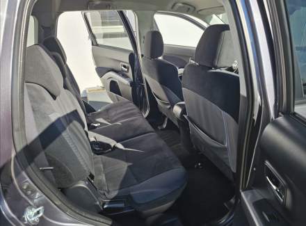 Mitsubishi - Outlander