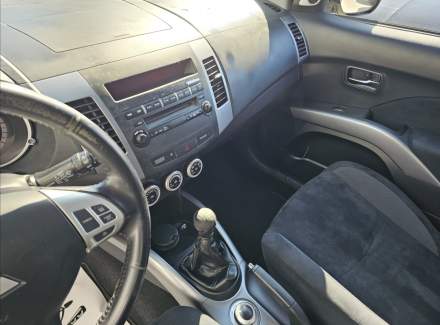 Mitsubishi - Outlander