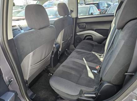 Mitsubishi - Outlander