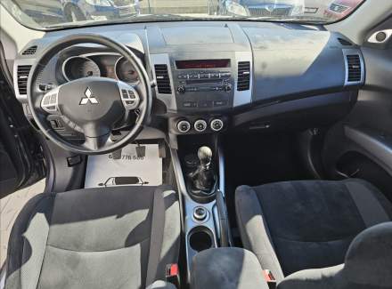 Mitsubishi - Outlander