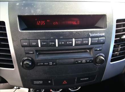 Mitsubishi - Outlander