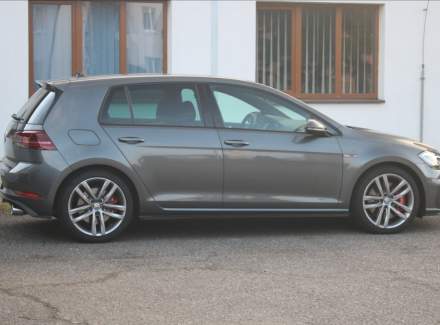 Volkswagen - Golf