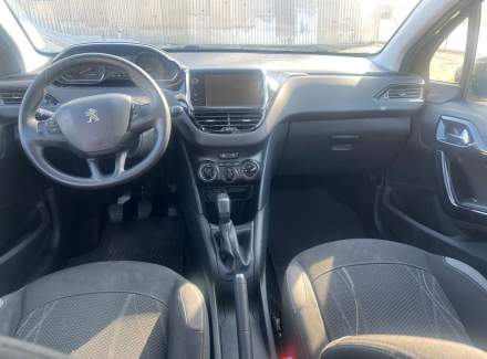 Peugeot - 208