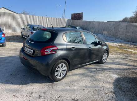 Peugeot - 208