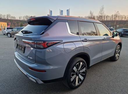 Mitsubishi - Outlander