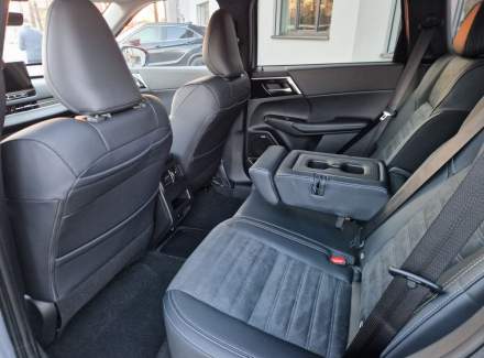 Mitsubishi - Outlander