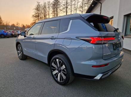 Mitsubishi - Outlander