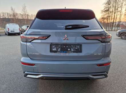 Mitsubishi - Outlander