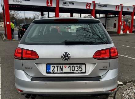 Volkswagen - Golf