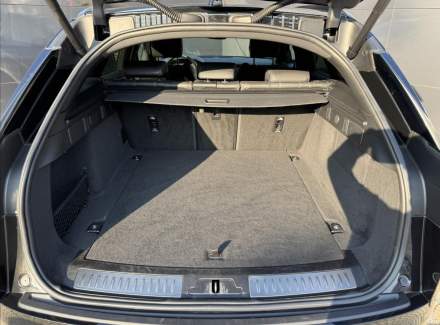 Land Rover - Range Rover Velar