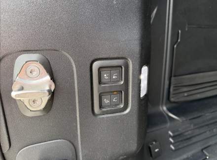 Land Rover - Defender