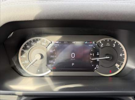 Land Rover - Defender