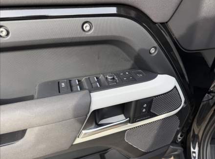 Land Rover - Defender