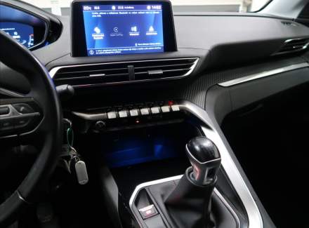 Peugeot - 3008