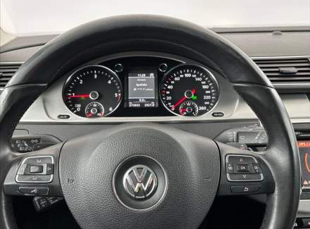 Volkswagen - Passat