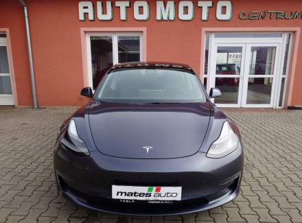 Tesla - Model 3