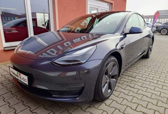 Tesla - Model 3