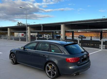 Audi - S4